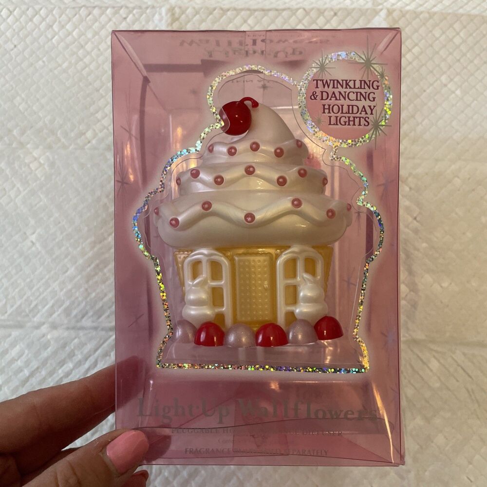 Bath & Body Works Holiday Cupcake Light Up Wallflower Plug In Diffuser Christmas